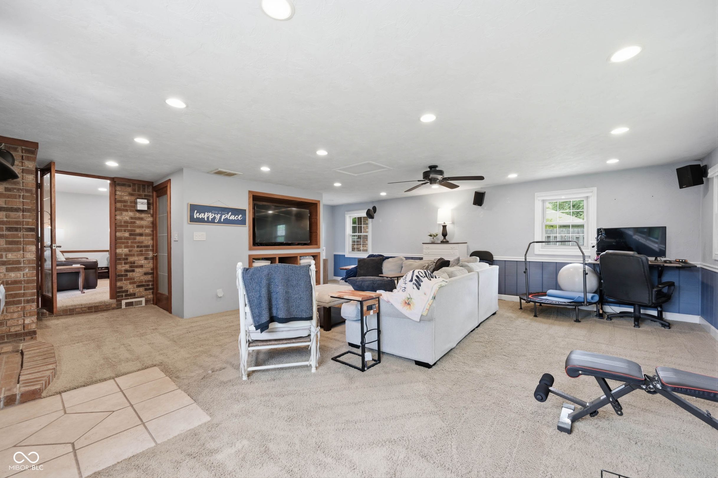 108 S Lansdown Way
