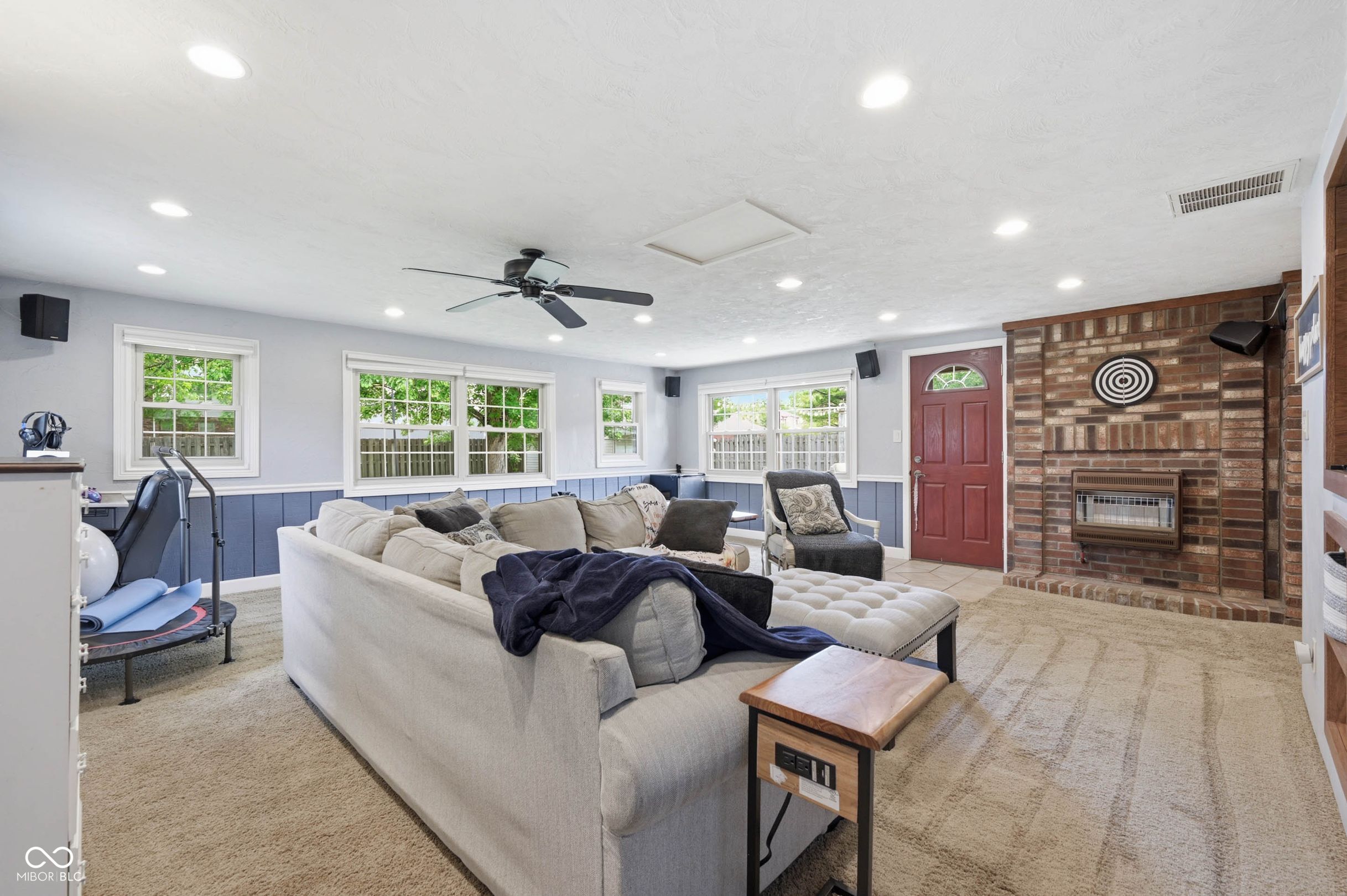 108 S Lansdown Way