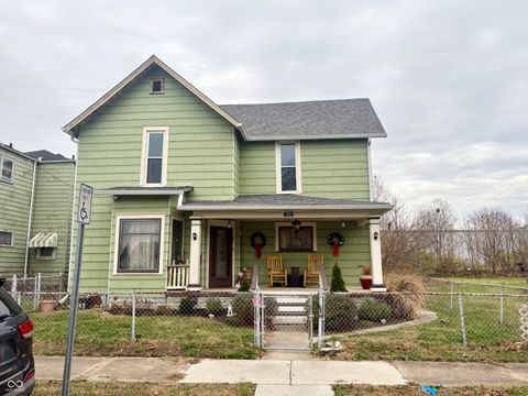 Photo of 2126 Pearl Street, Anderson, IN 46016 (MLS # 22075295)