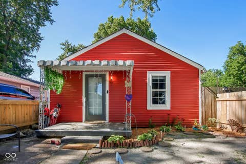 Photo of 1504 Martin Street, Indianapolis, IN 46227 (MLS # 22106930)