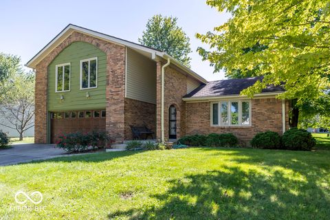 Photo of 1115 Barcelona Drive, Greenwood, IN 46143 (MLS # 22062635)
