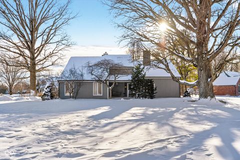 2020 S Oakwood Drive New Palestine IN 46163