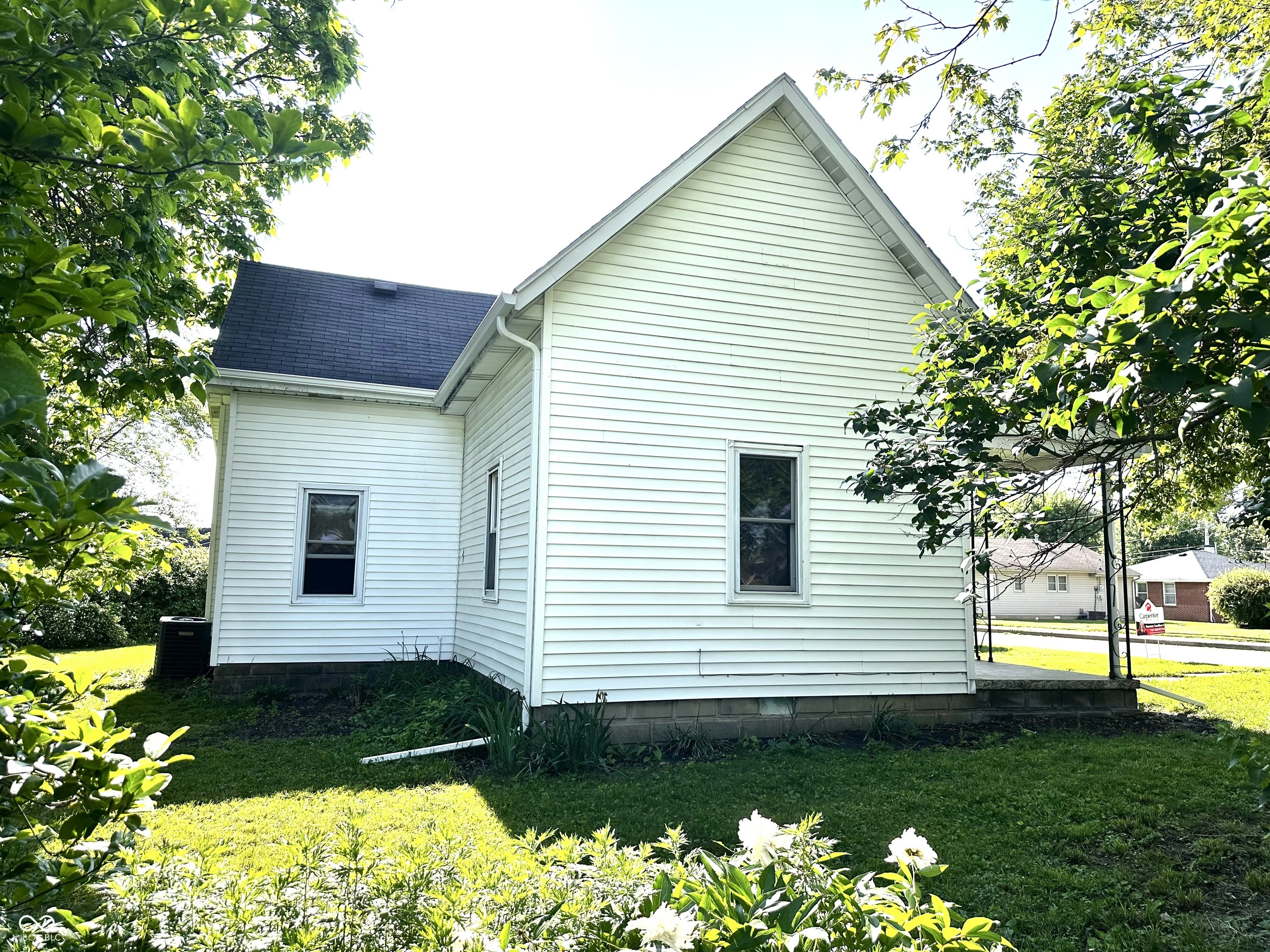 901 Columbia Avenue