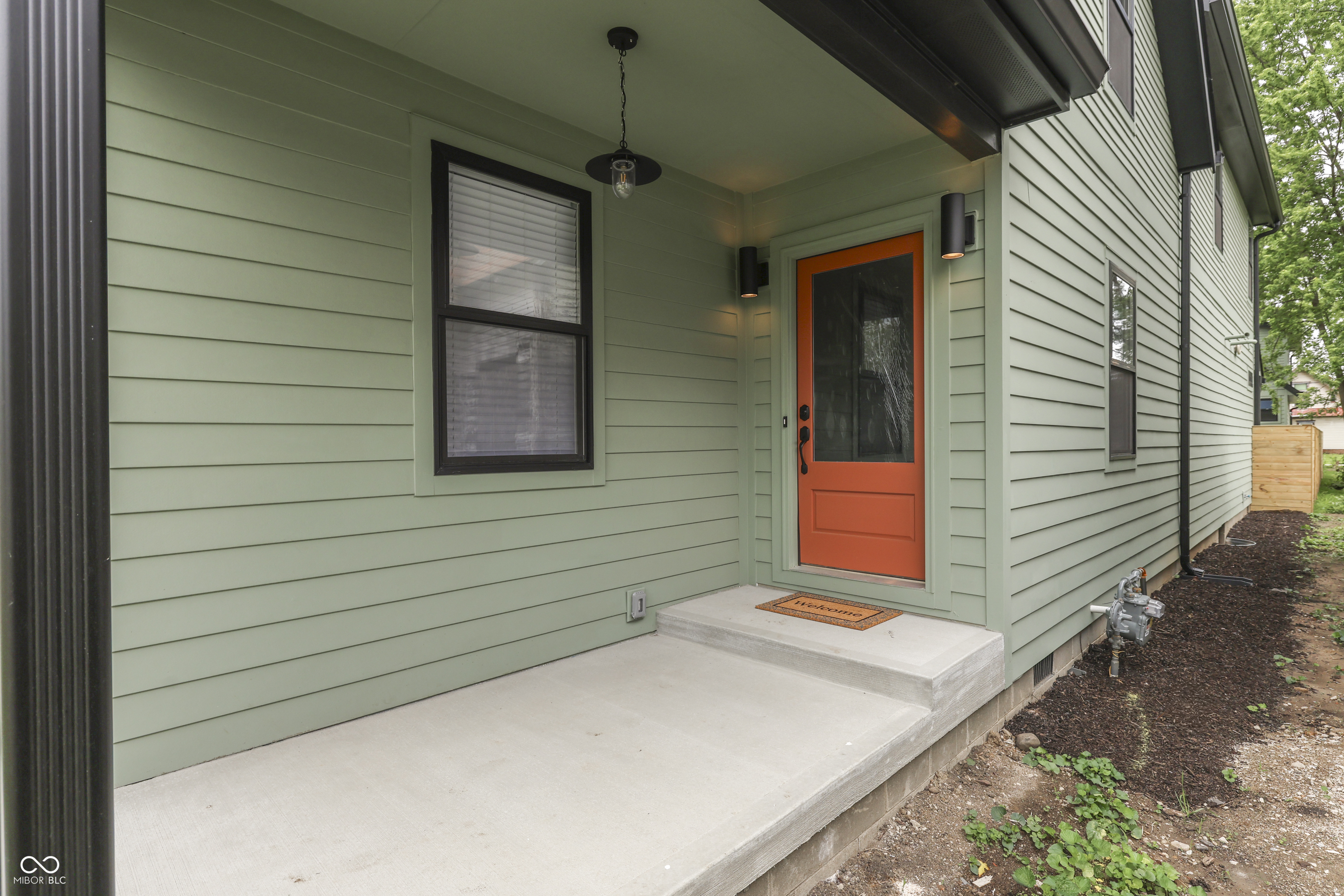 1306 E Saint Clair Street