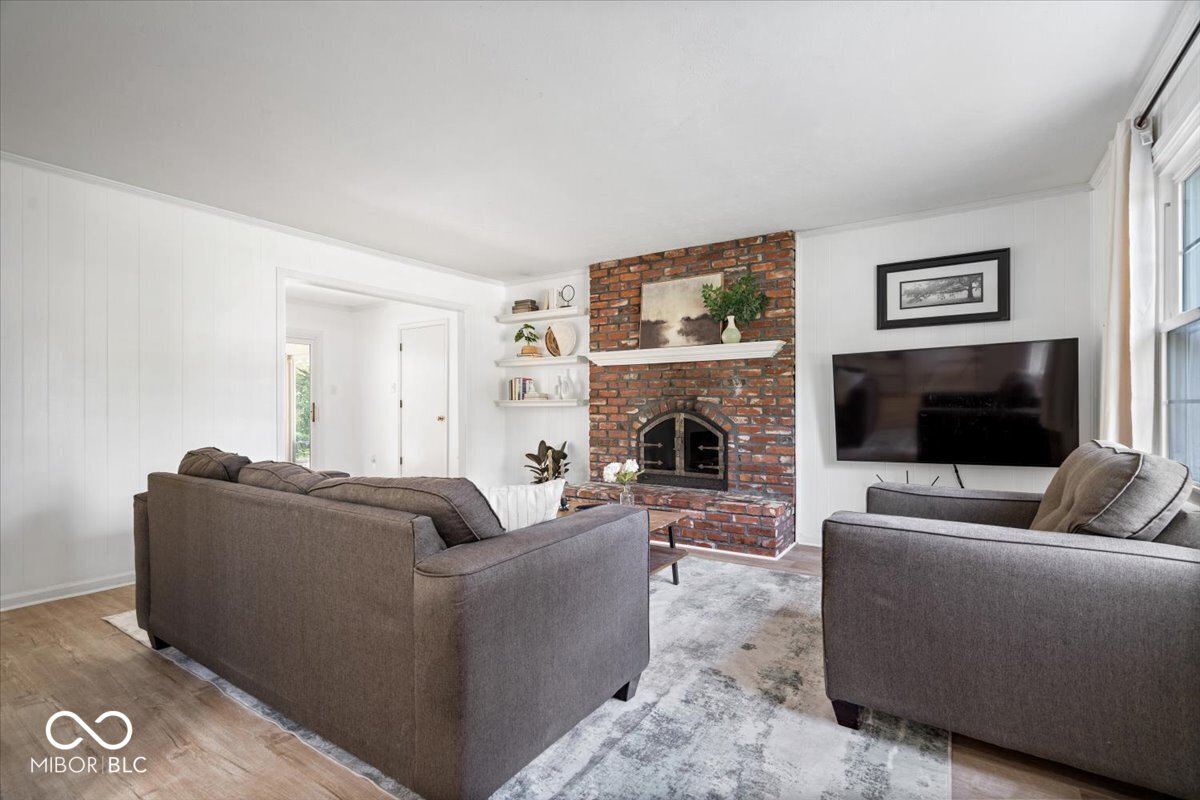 6133 Buttonwood Drive