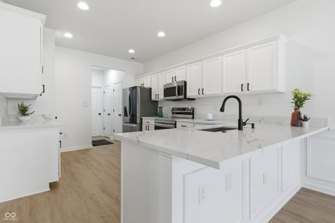 Photo of 855 Gazebo Way, Greenwood, IN 46142 (MLS # 22094644)