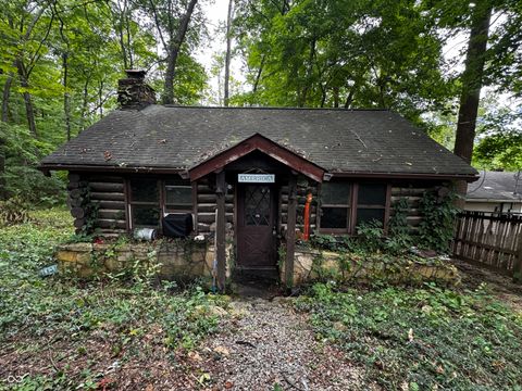 Photo of 262 Hoover Drive, Nineveh, IN 46164 (MLS # 22058838)