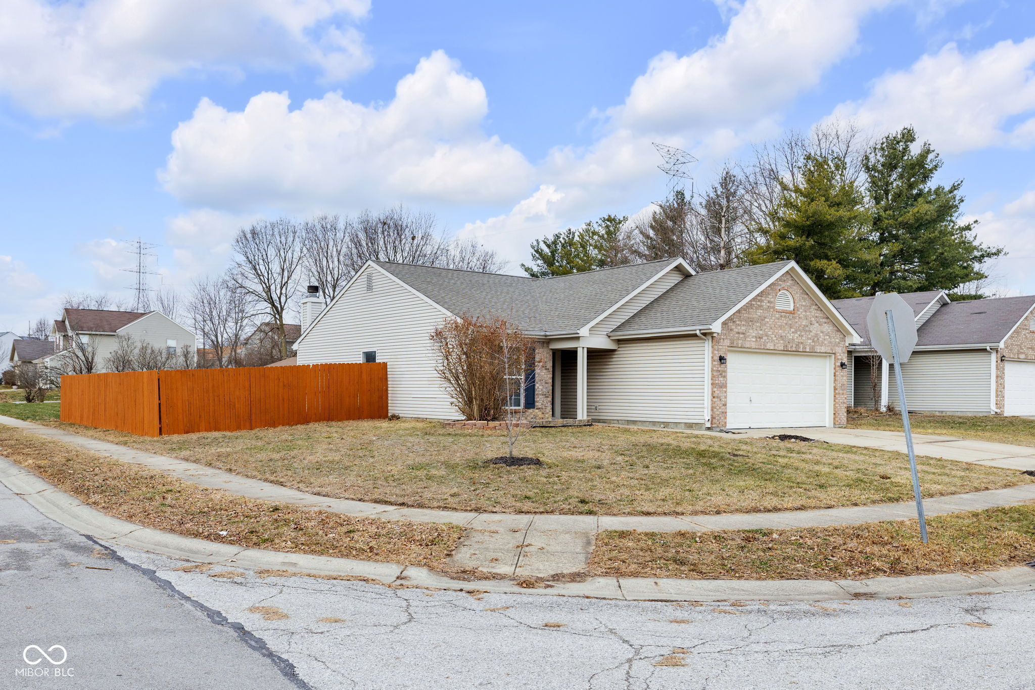 5226 Lakemanor Drive