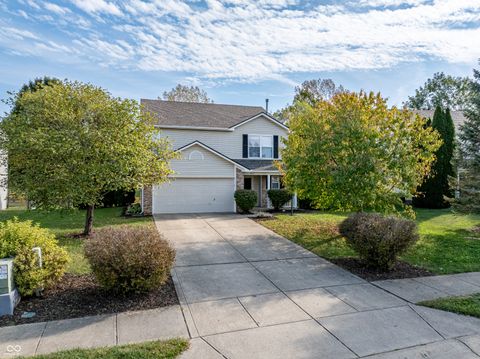 Photo of 477 Woodstream Drive, Greenfield, IN 46140 (MLS # 22069025)