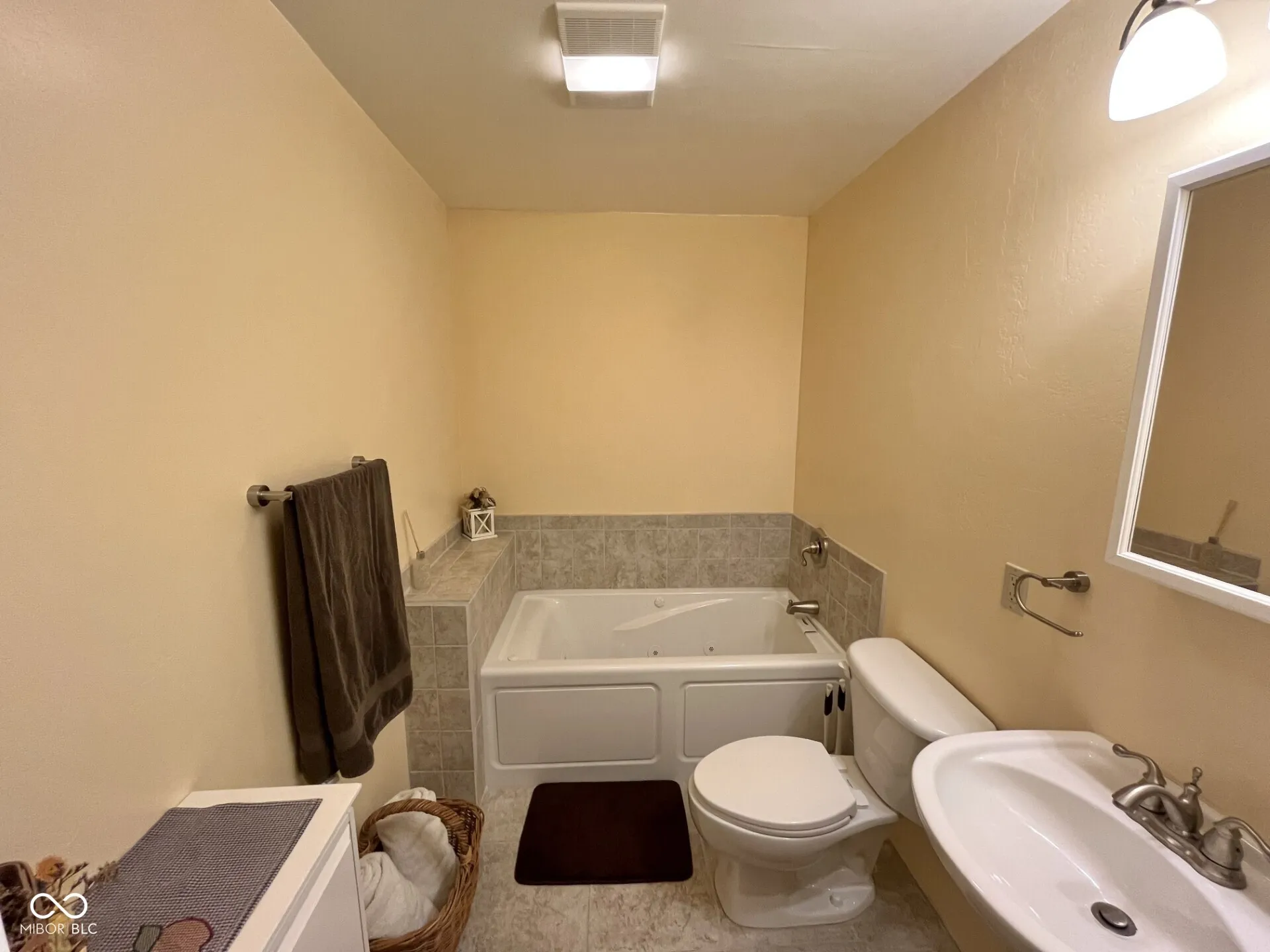 Seymour, Indiana 47274, United States, 4 Bedrooms Bedrooms, ,3 BathroomsBathrooms,Residential,Pending,86172