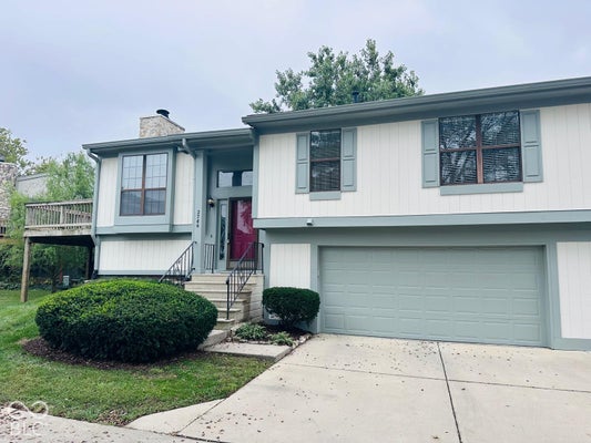 2746 LAKESHIRE LN, INDIANAPOLIS, IN 46268 - Image e4b9c2b11c56e11bf8294f2d9ff49b14/83152098