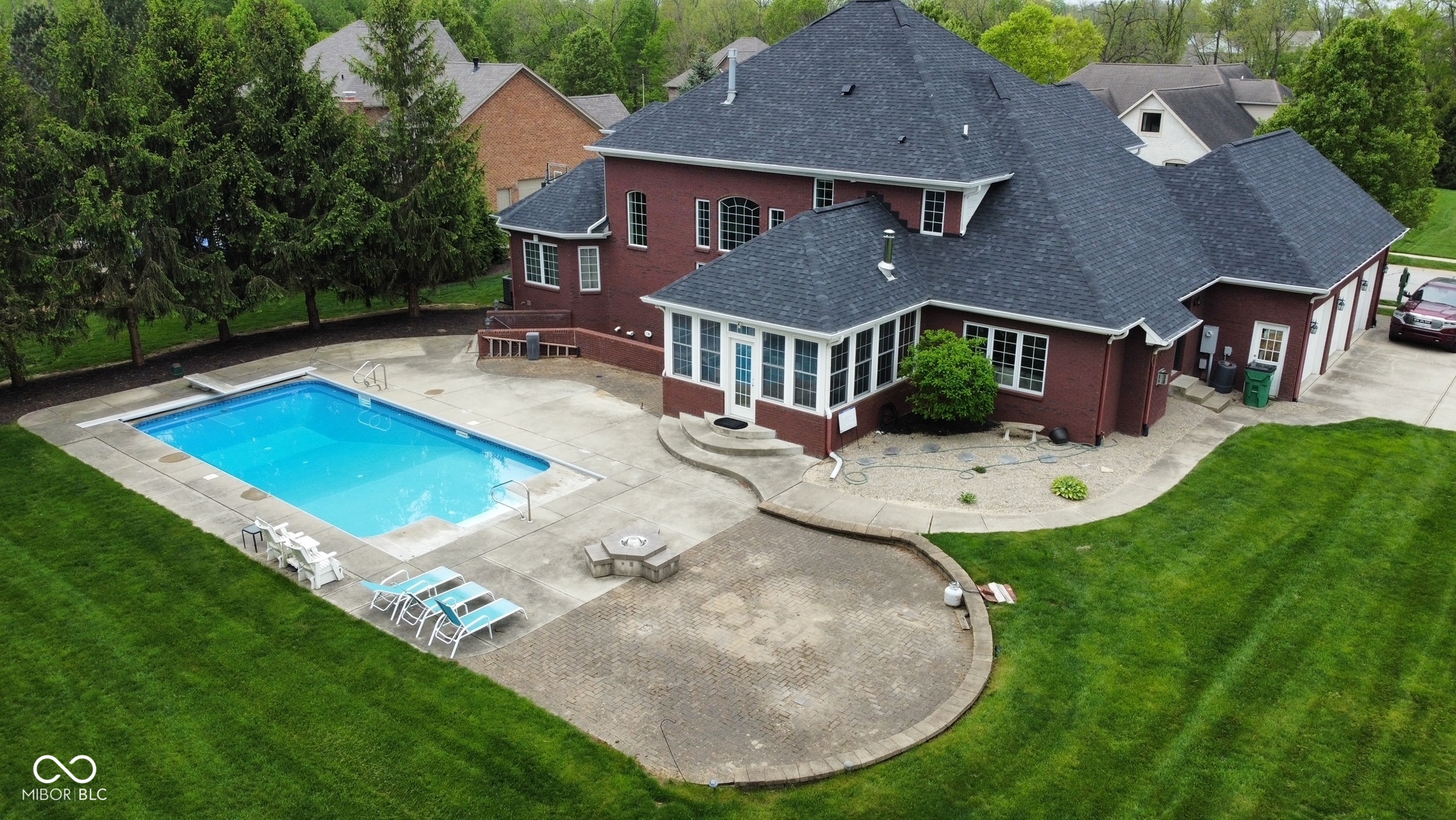 633 Foxboro Drive