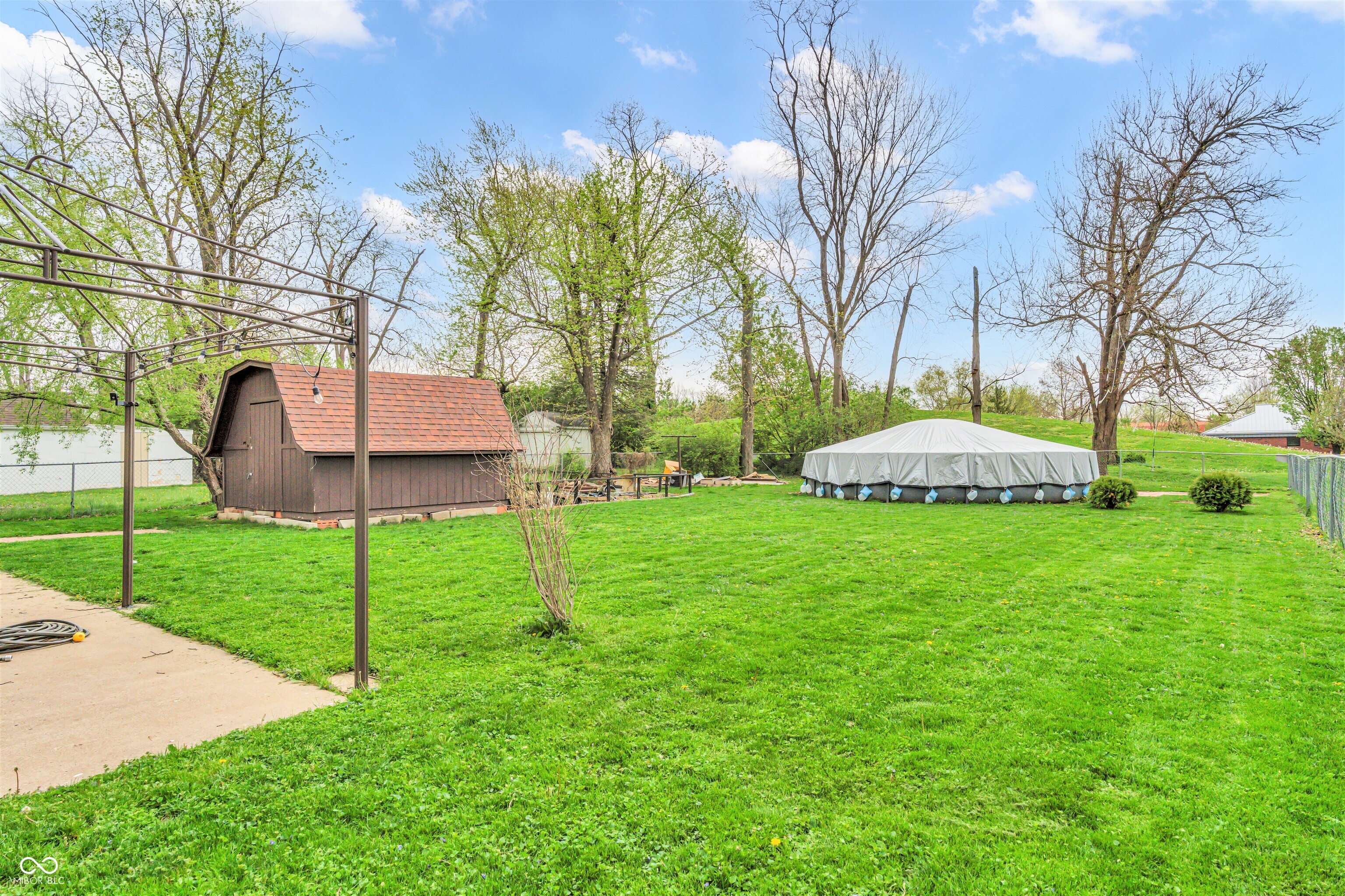 1229 E Thompson Road