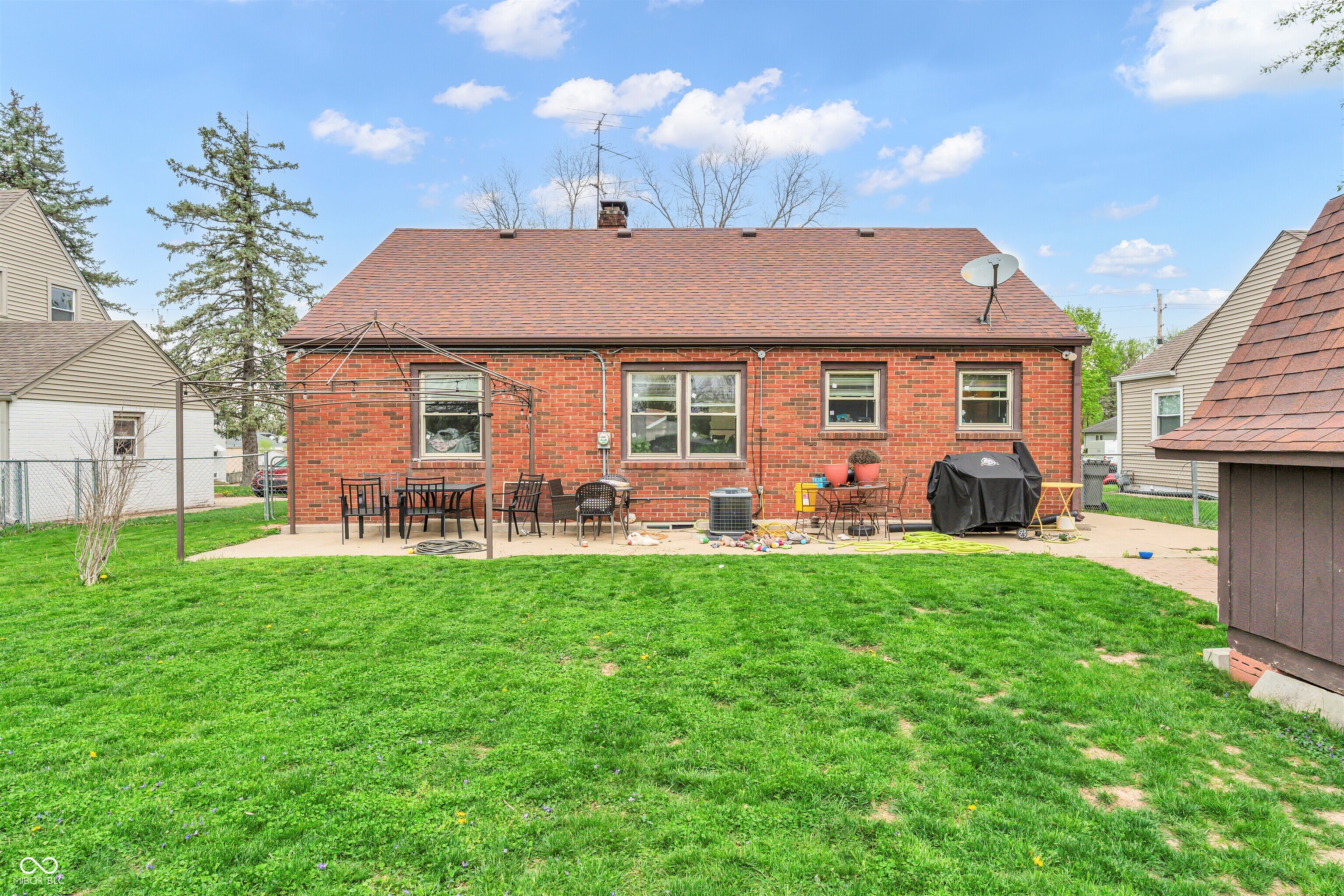 1229 E Thompson Road