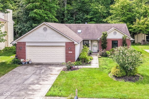Photo of 11157 Clearspring Way, Indianapolis, IN 46239 (MLS # 22112206)