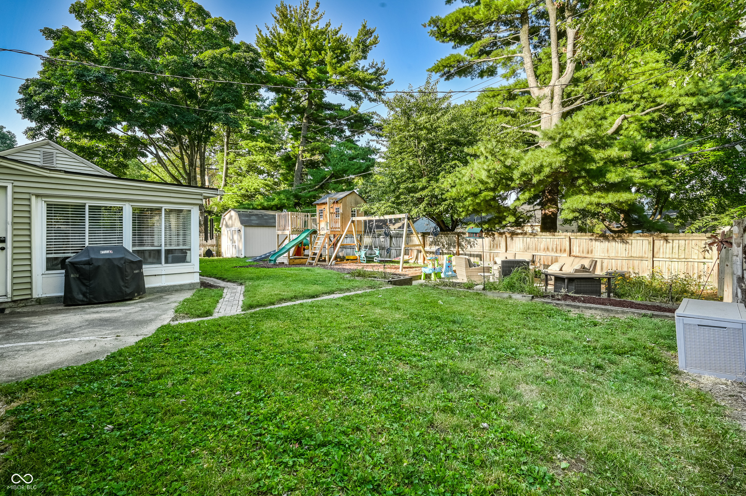 5944 Crestview Avenue