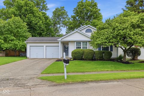 Photo of 7907 Cardinal Cove S, Indianapolis, IN 46256 (MLS # 22101838)