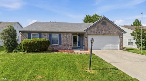 Photo of 6646 Decatur Commons, Indianapolis, IN 46221 (MLS # 22106650)