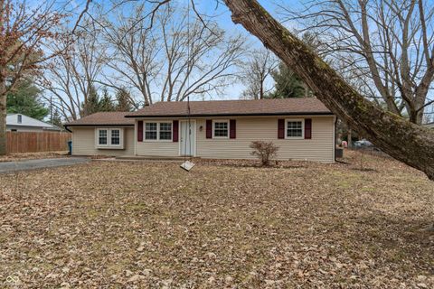 Photo of 543 Woodview Drive, Noblesville, IN 46060 (MLS # 22085858)