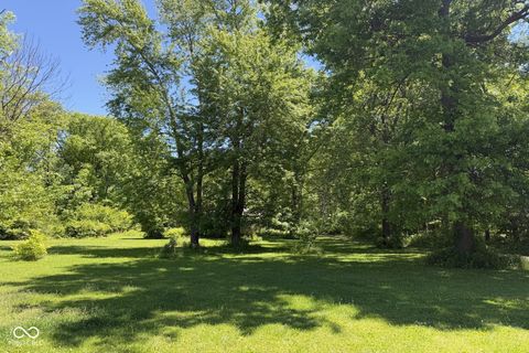 Photo of 12701 Shelborne Road, Carmel, IN 46032 (MLS # 22101421)