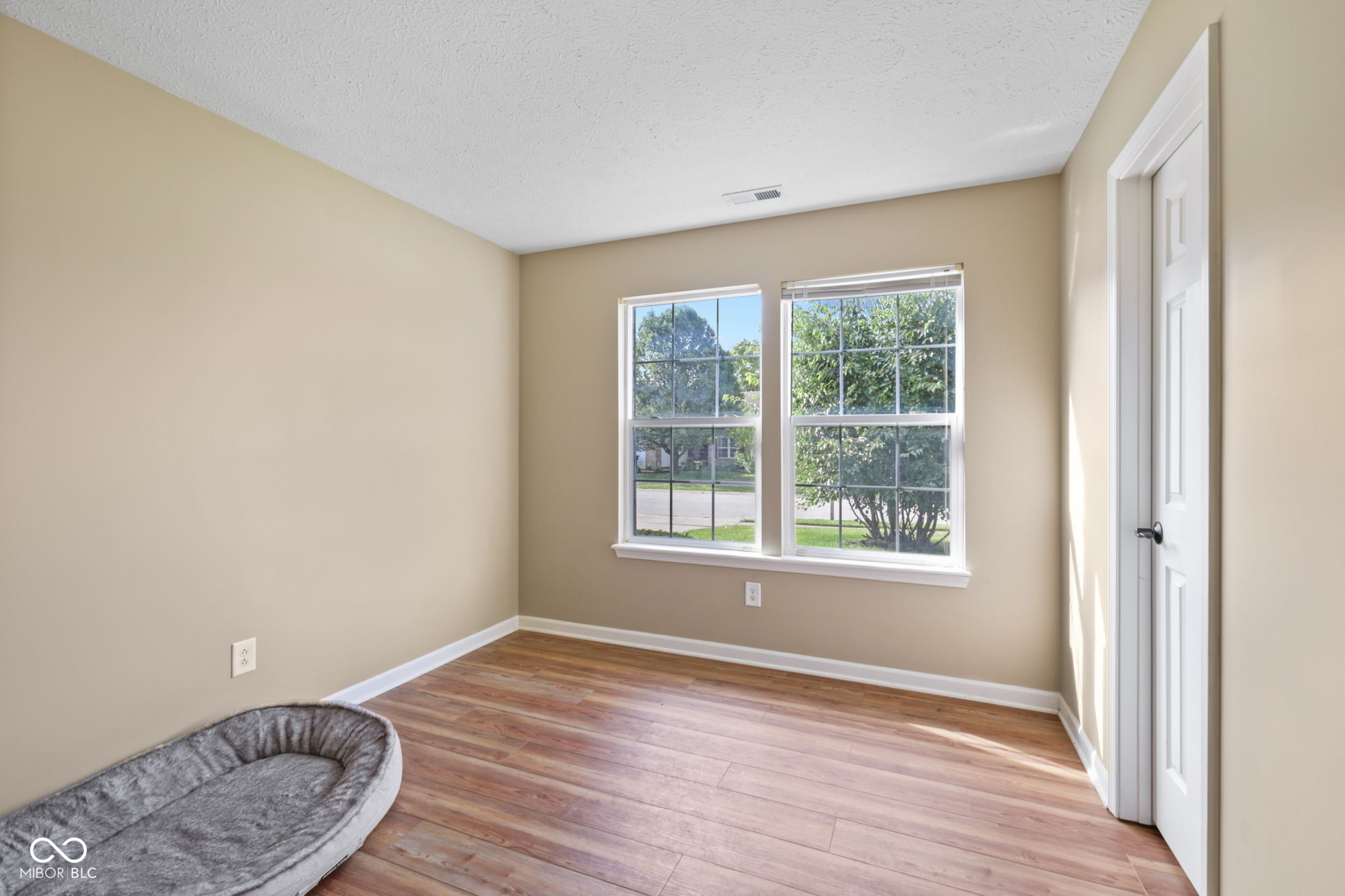 1896 Central Park Boulevard W