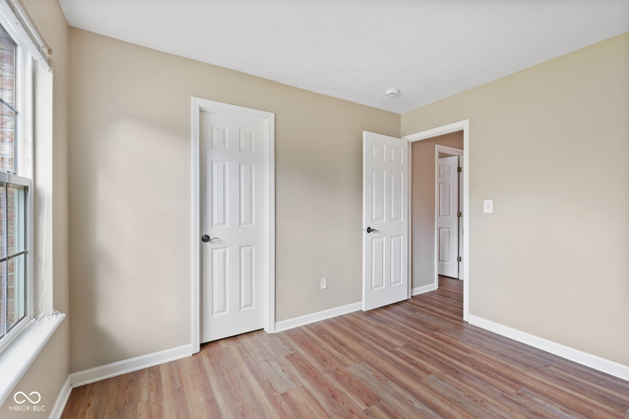 1896 Central Park Boulevard W