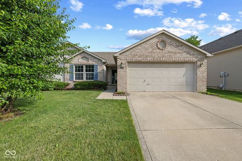 Photo of 1896 Central Park Boulevard W, Greenwood, IN 46143 (MLS # 22087909)