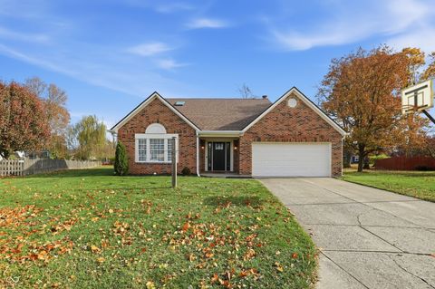 Photo of 11252 Bayridge Circle E, Indianapolis, IN 46236 (MLS # 22073368)