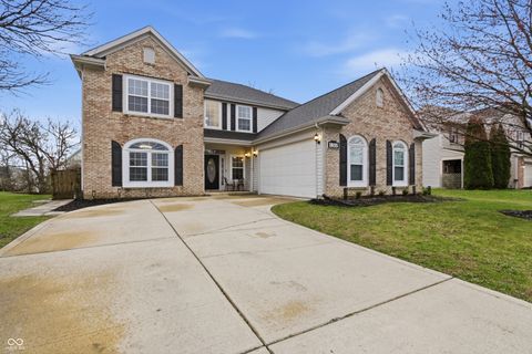 Photo of 1035 Heatherwood Drive, Greenwood, IN 46143 (MLS # 22089009)