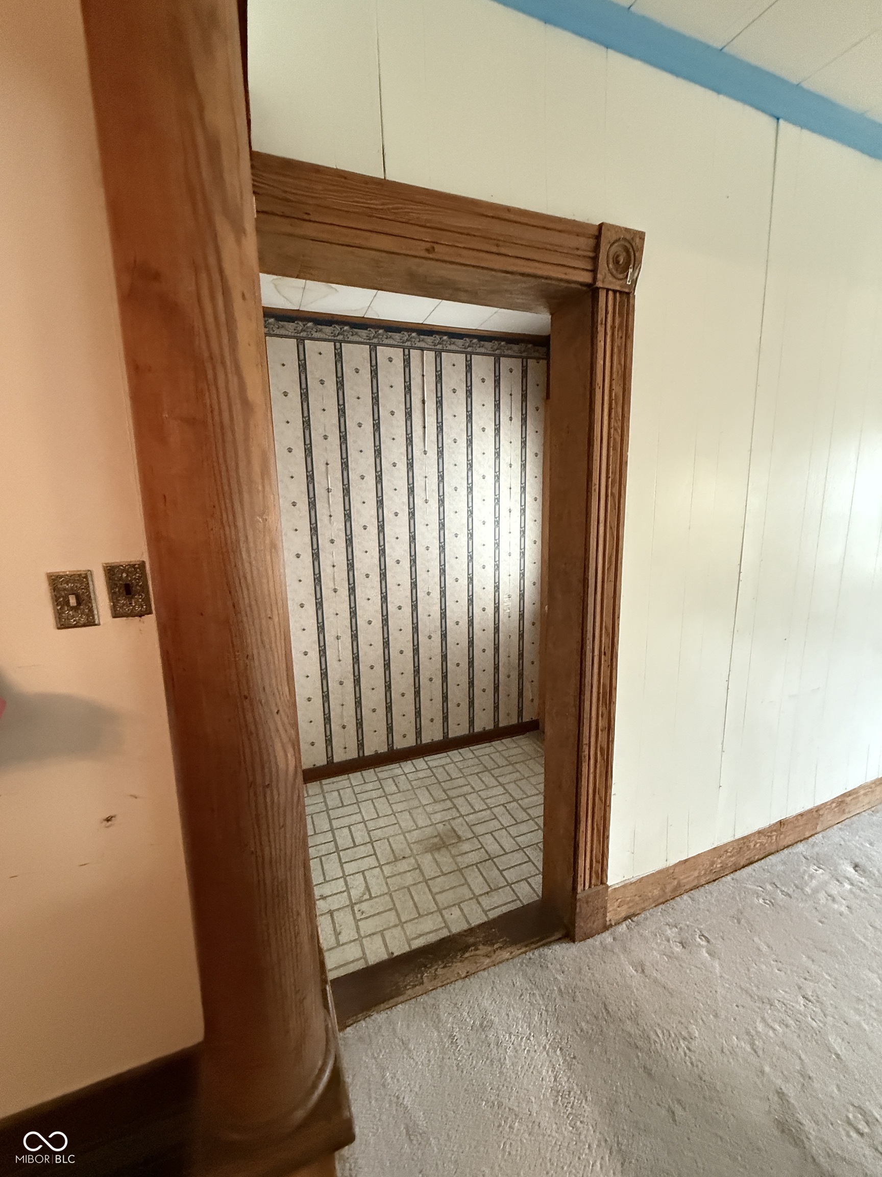 119 S Hawthorne Lane