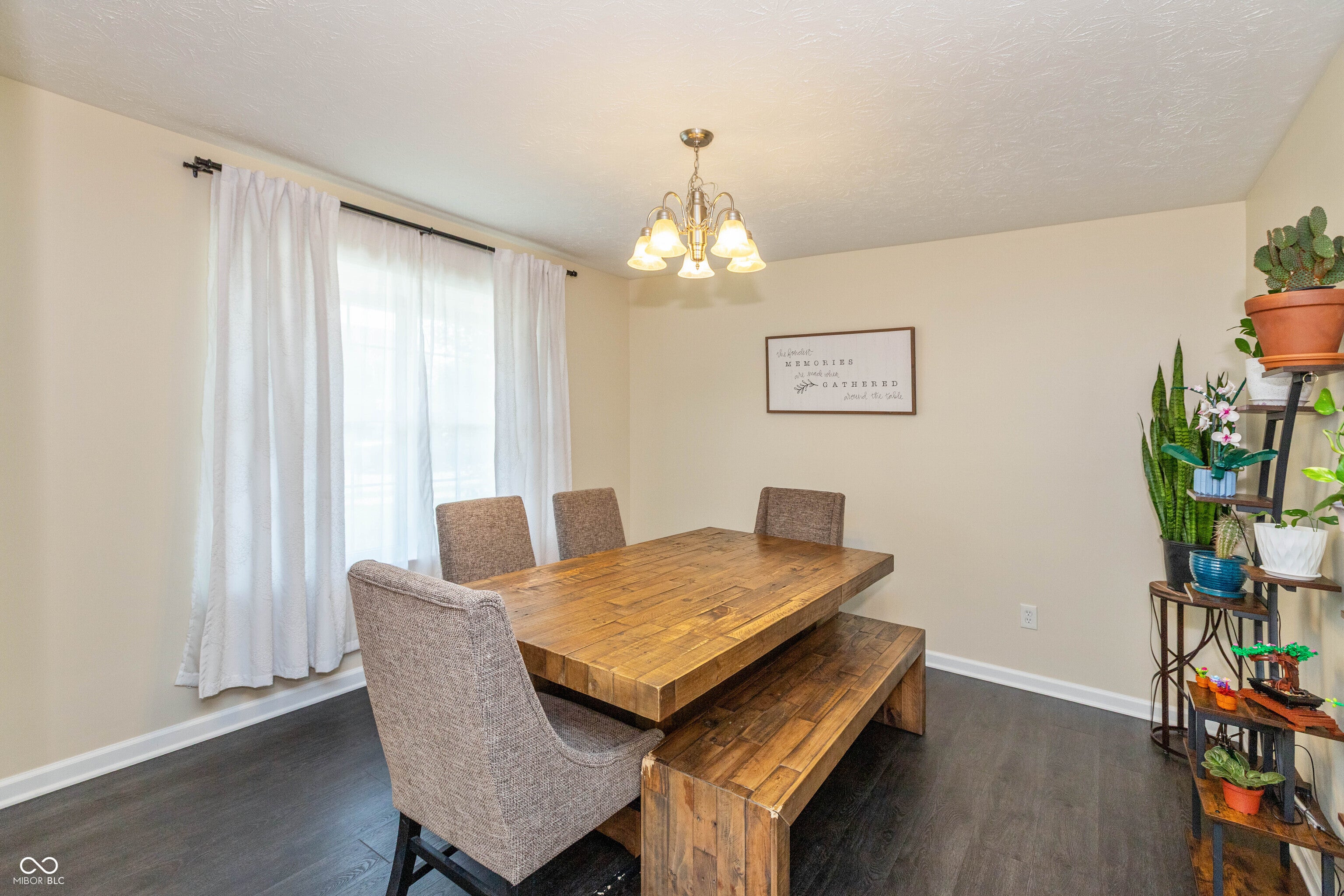 8842 Benjamin Lane