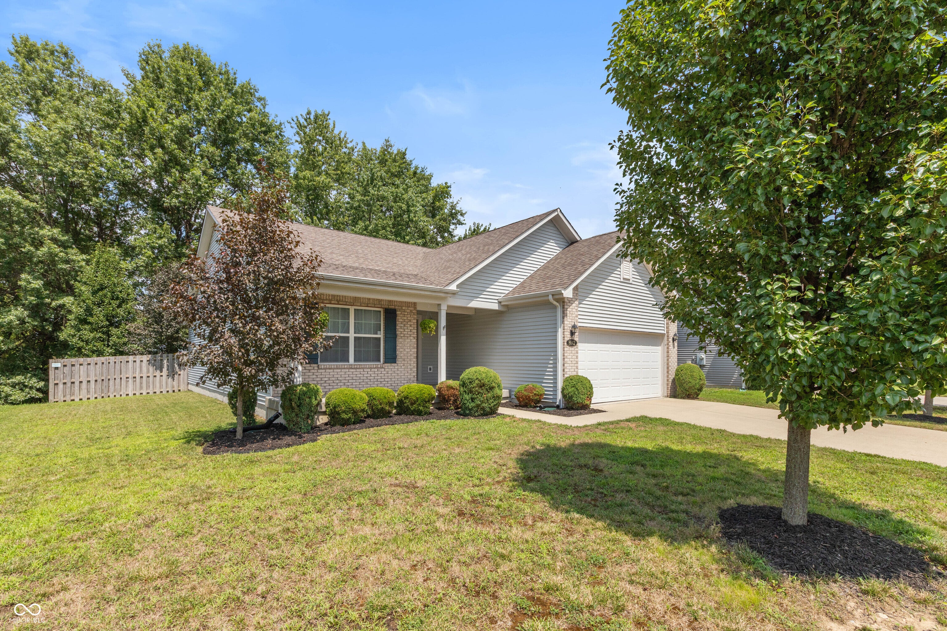 8842 Benjamin Lane