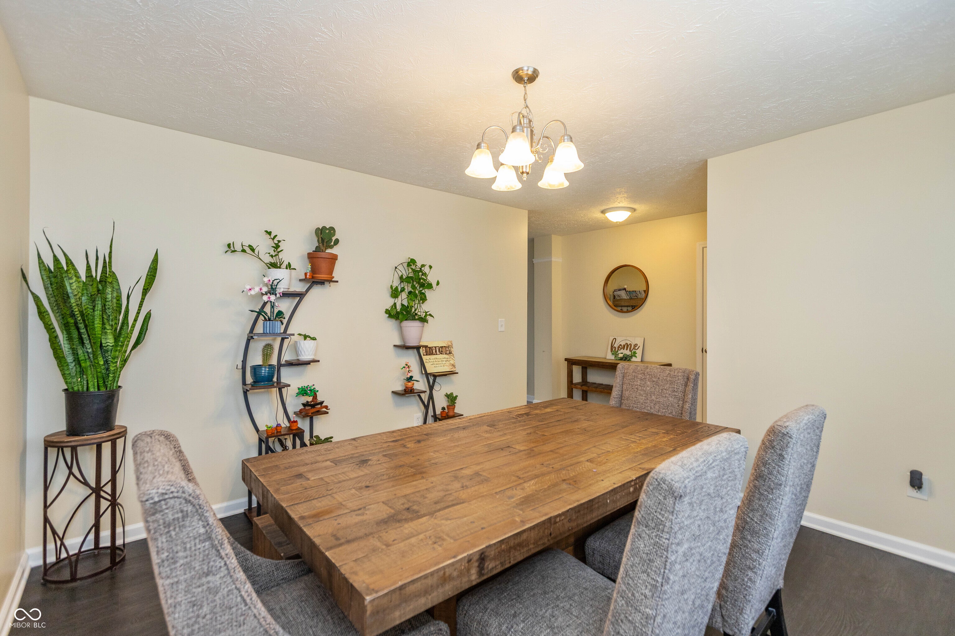 8842 Benjamin Lane
