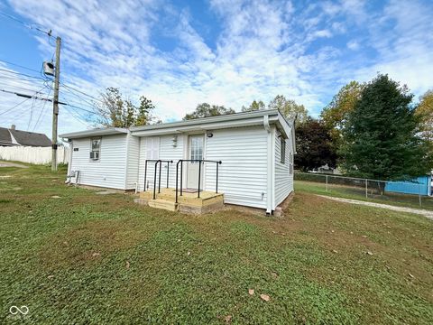 Photo of 706.5 John Street, Crawfordsville, IN 47933 (MLS # 22068029)