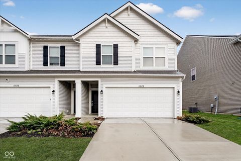 Photo of 10828 Penwell Way, Indianapolis, IN 46235 (MLS # 22077292)