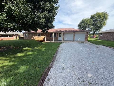 Photo of 2584 E Phylbeck Avenue, Terre Haute, IN 47805 (MLS # 22121827)