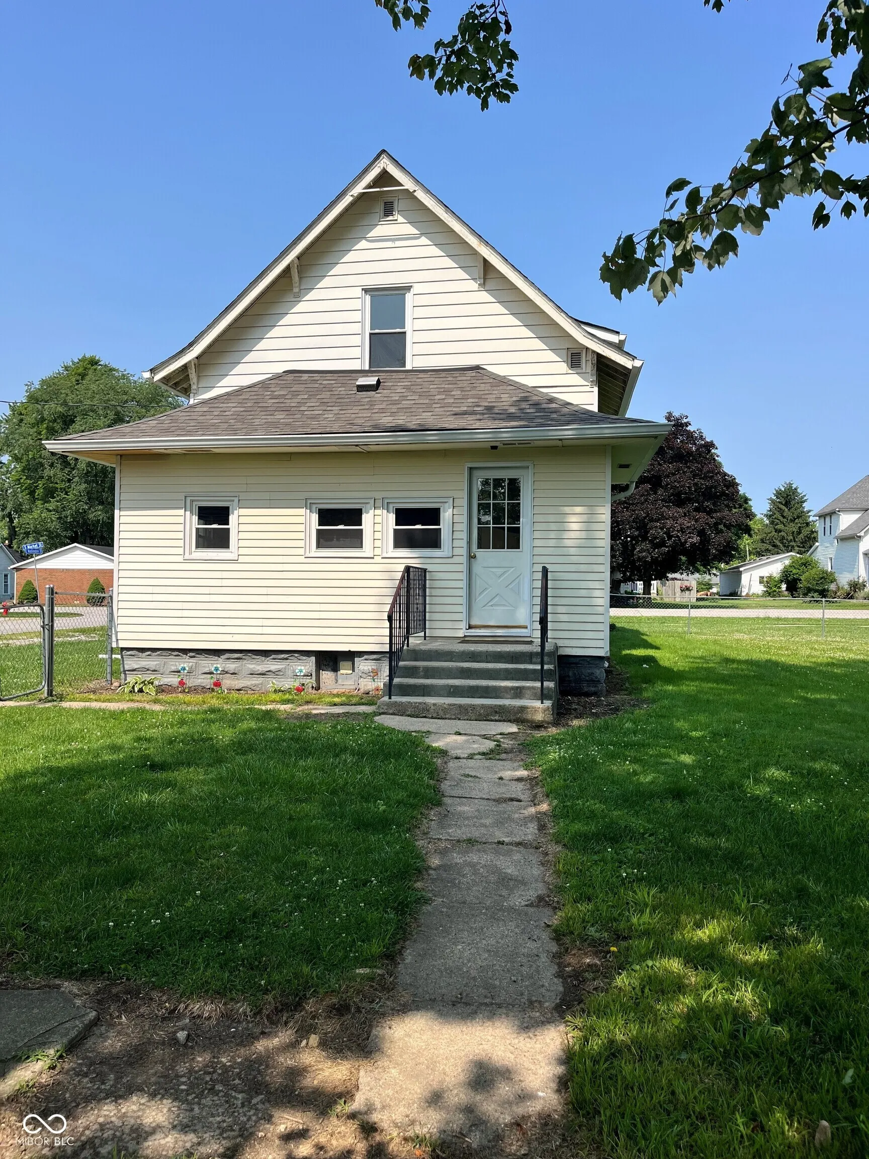 Thorntown, Indiana 46071, United States, 4 Bedrooms Bedrooms, ,3 BathroomsBathrooms,Residential,Active,19190