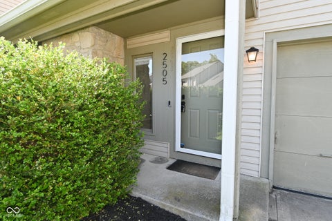 Photo of 2505 Spring Hill Court, Indianapolis, IN 46268 (MLS # 22106347)