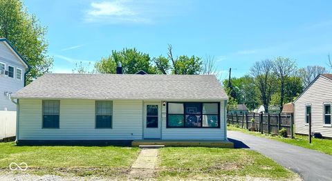 Photo of 5725 Greenfield Avenue, Indianapolis, IN 46219 (MLS # 22096458)