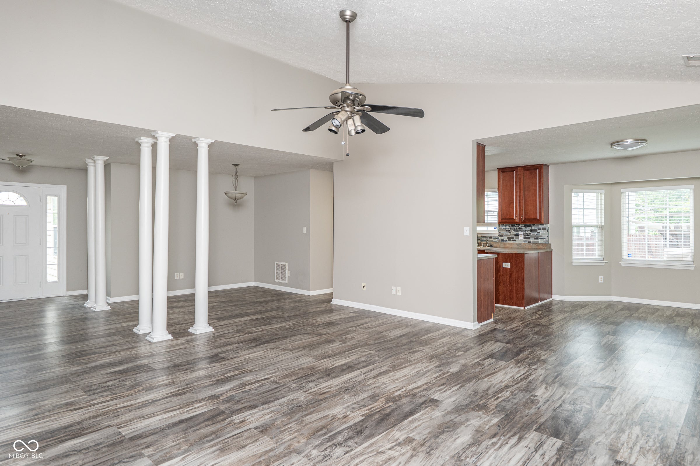 10211 Gate Drive