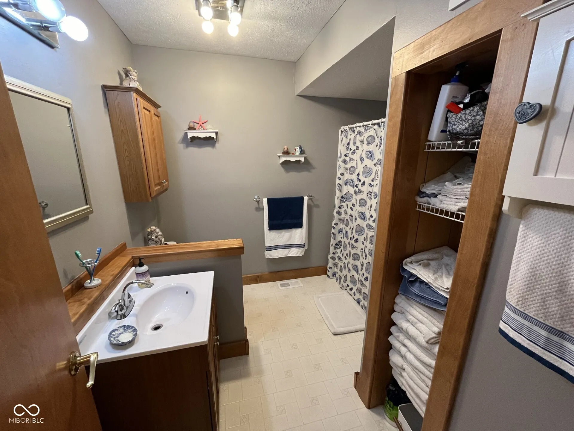 Brownstown, Indiana 47220, United States, 3 Bedrooms Bedrooms, ,2 BathroomsBathrooms,Residential,Pending,44223