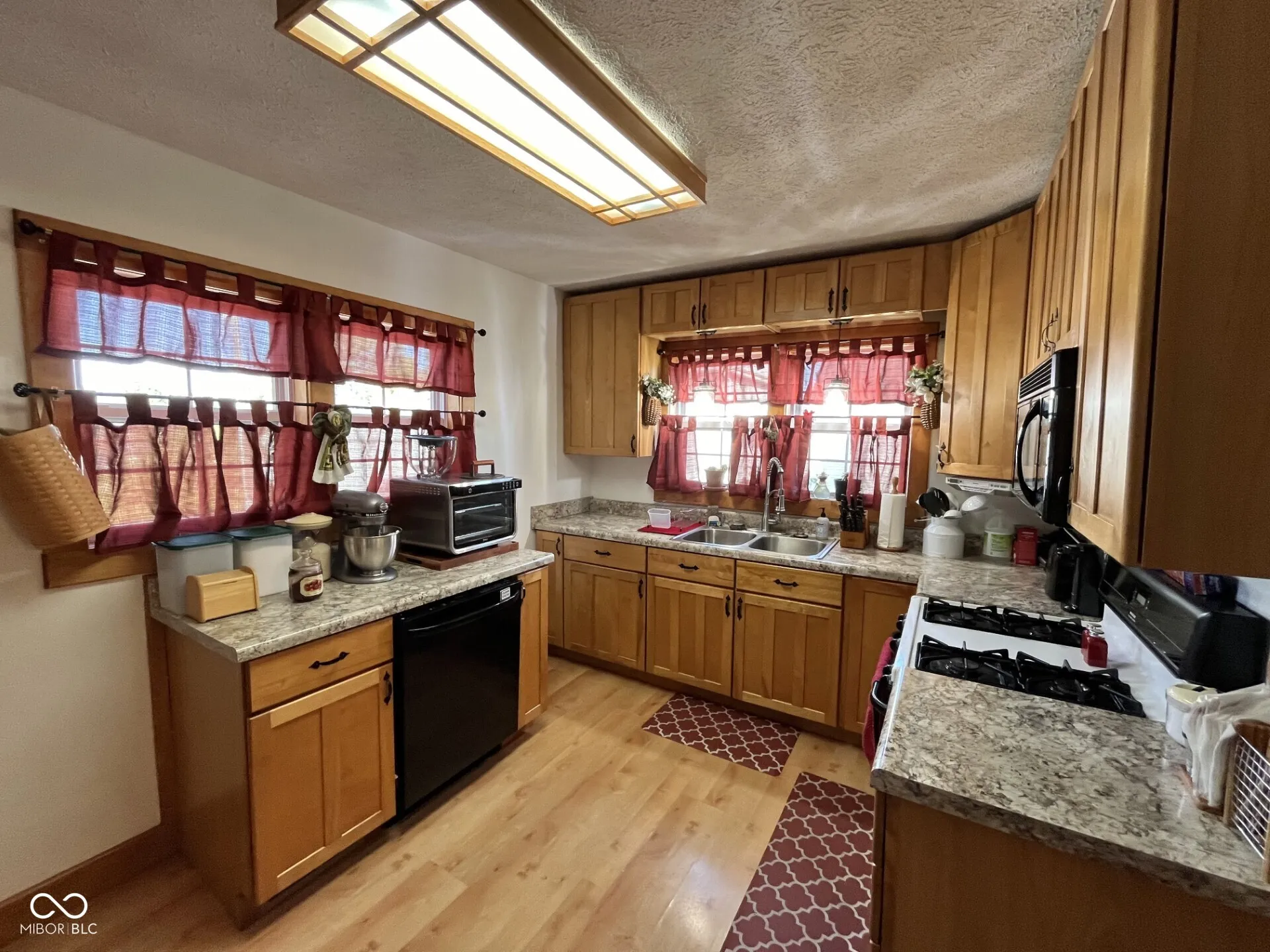 Brownstown, Indiana 47220, United States, 3 Bedrooms Bedrooms, ,2 BathroomsBathrooms,Residential,Pending,44223