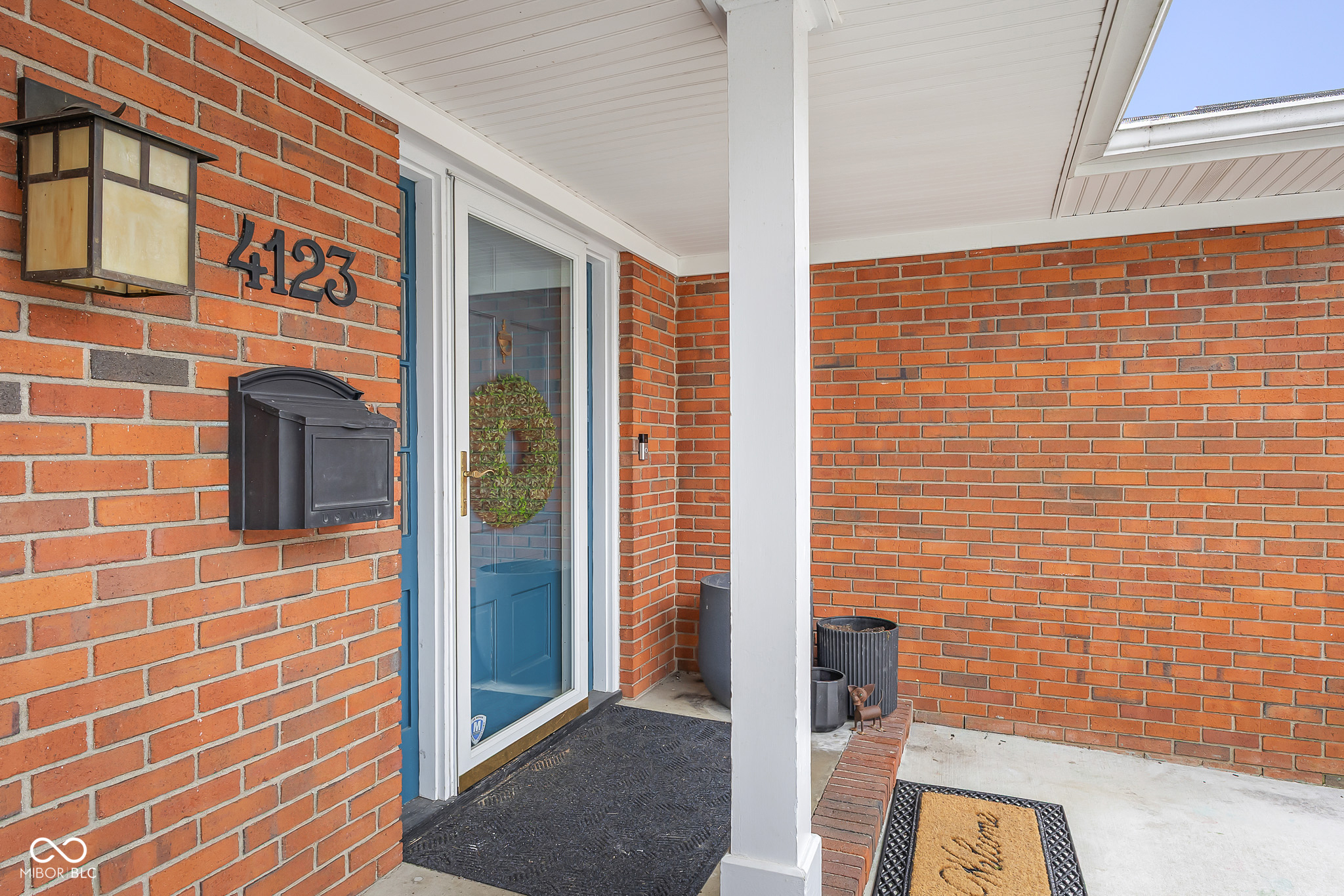 4123 N Riverside Drive