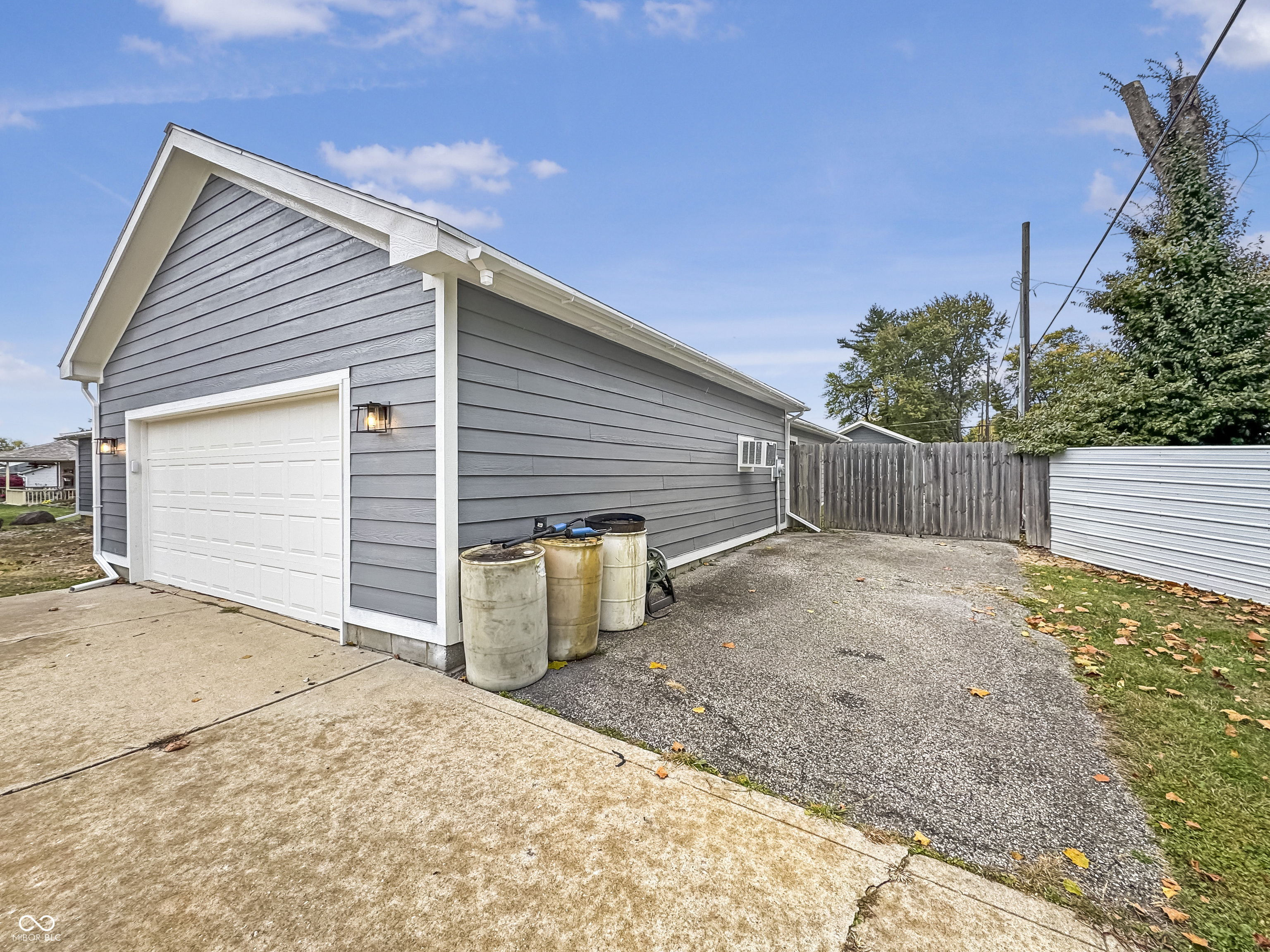 2932 E Edgewood Avenue