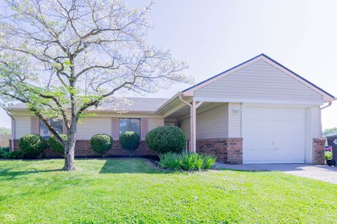 Photo of 3533 Holly Circle, Indianapolis, IN 46227 (MLS # 22097657)