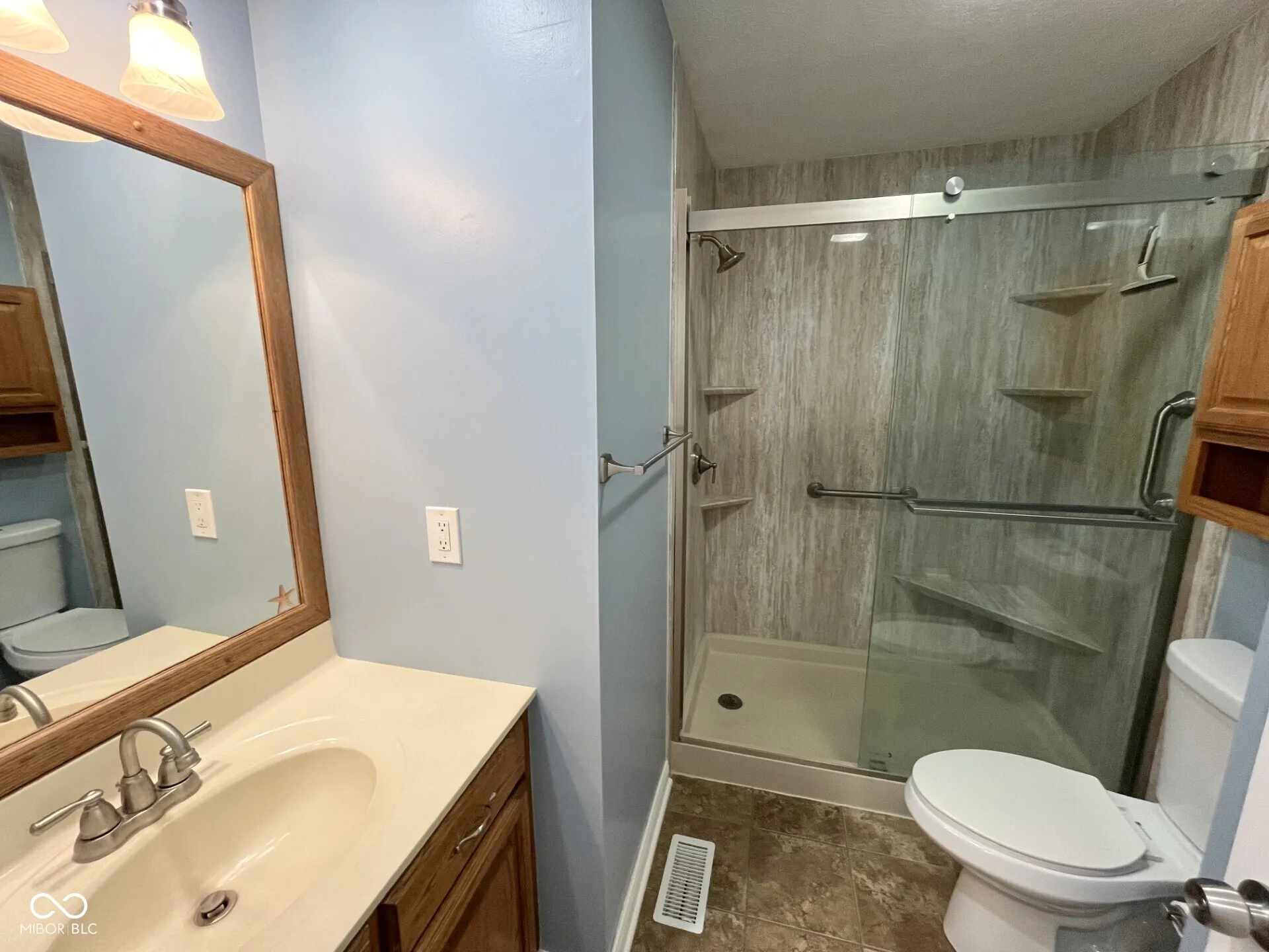 Seymour, Indiana 47274, United States, 3 Bedrooms Bedrooms, ,3 BathroomsBathrooms,Residential,Active,251040