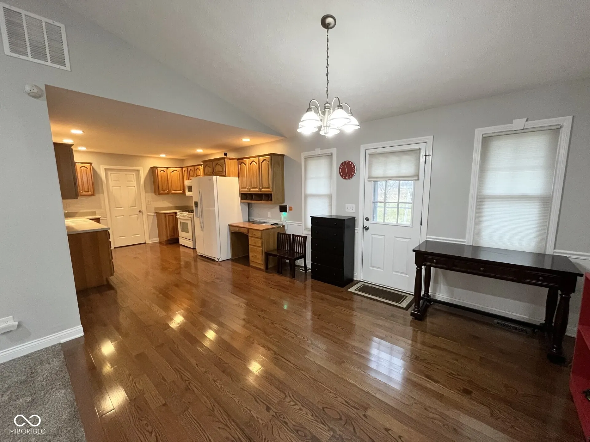 Seymour, Indiana 47274, United States, 3 Bedrooms Bedrooms, ,3 BathroomsBathrooms,Residential,Active,251040