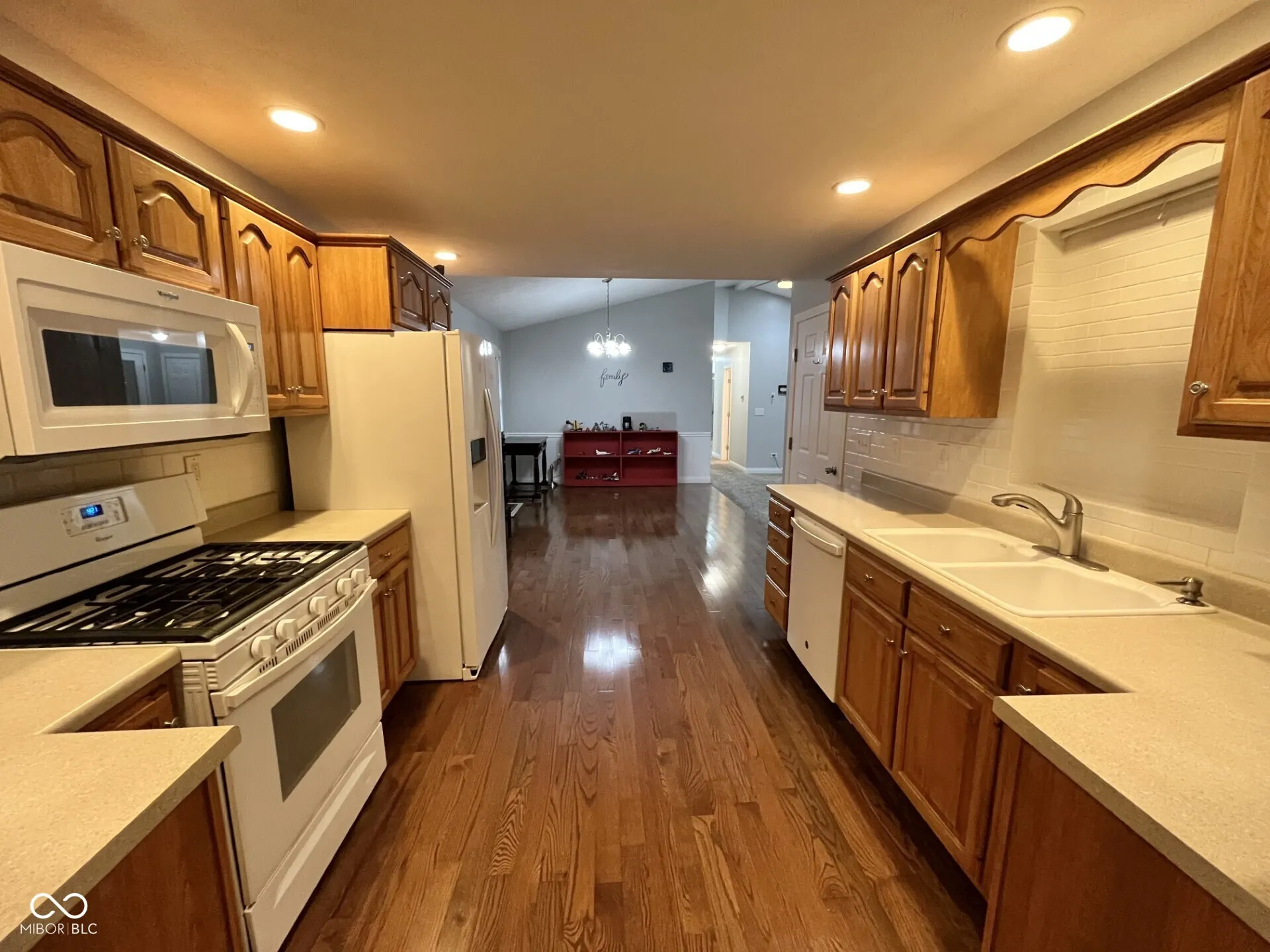 Seymour, Indiana 47274, United States, 3 Bedrooms Bedrooms, ,3 BathroomsBathrooms,Residential,Active,251040