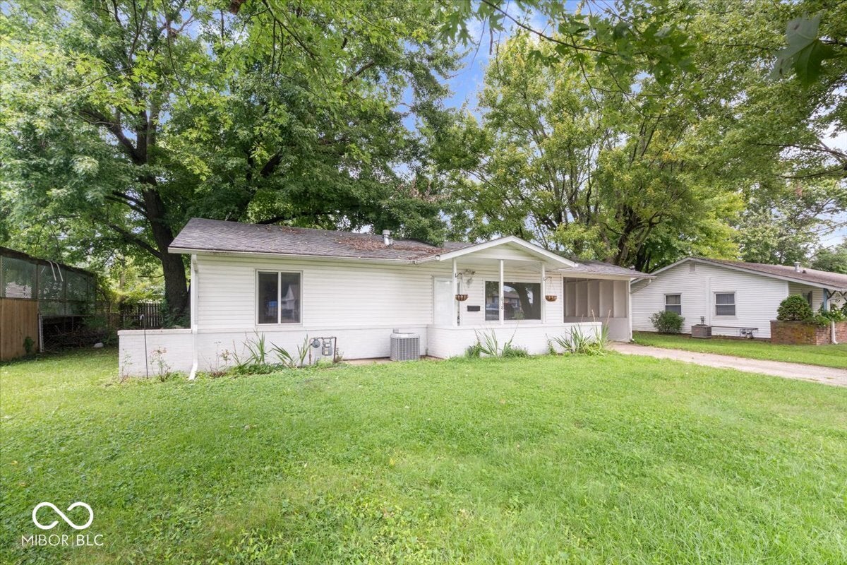 638 Sweetbriar Avenue