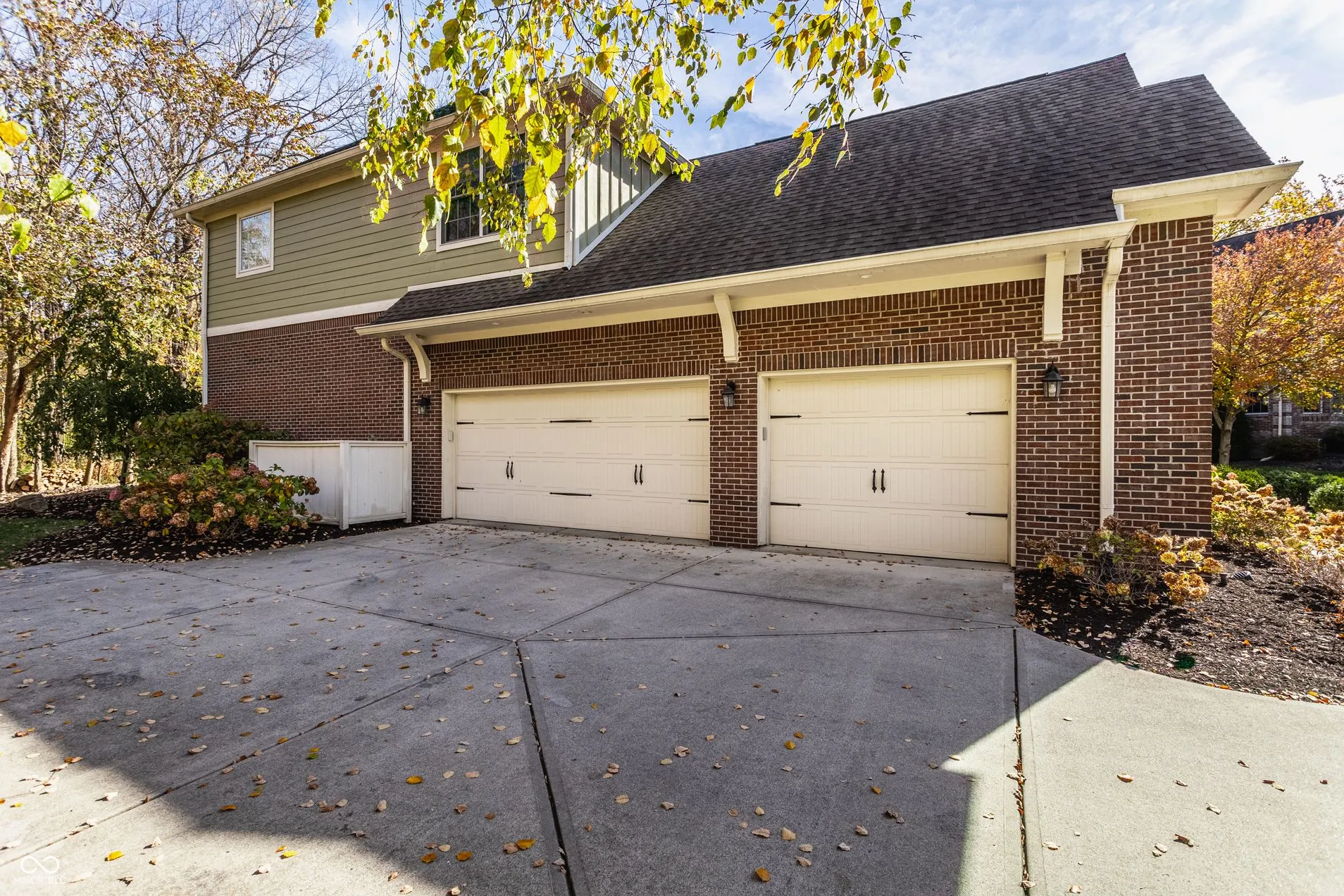 McCordsville, Indiana 46055, United States, 5 Bedrooms Bedrooms, ,4 BathroomsBathrooms,Residential,Pending,85859